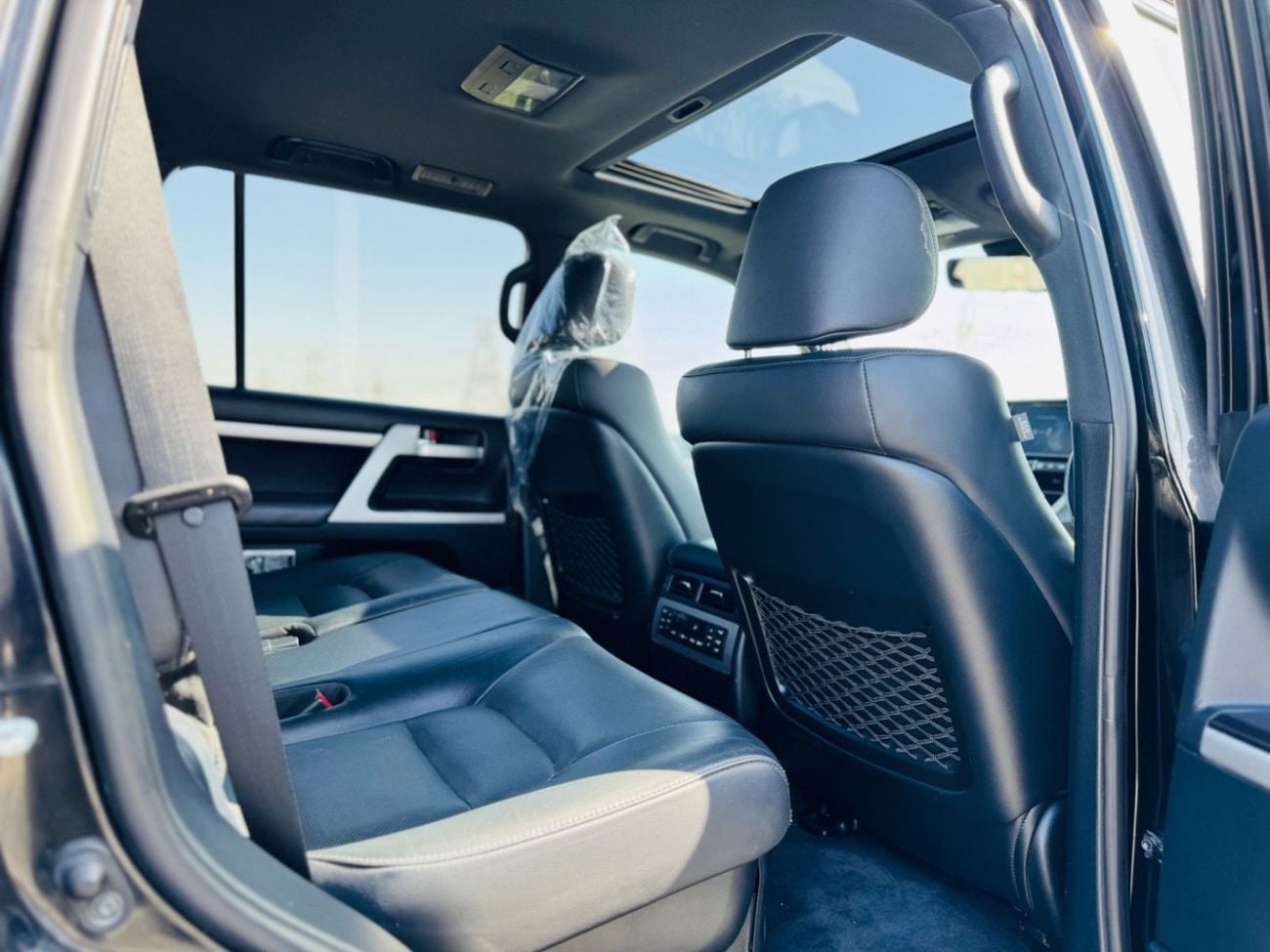 تويوتا لاند كروزر VXR Toyota Land Cruiser 2020 v8 diesel full options RHD