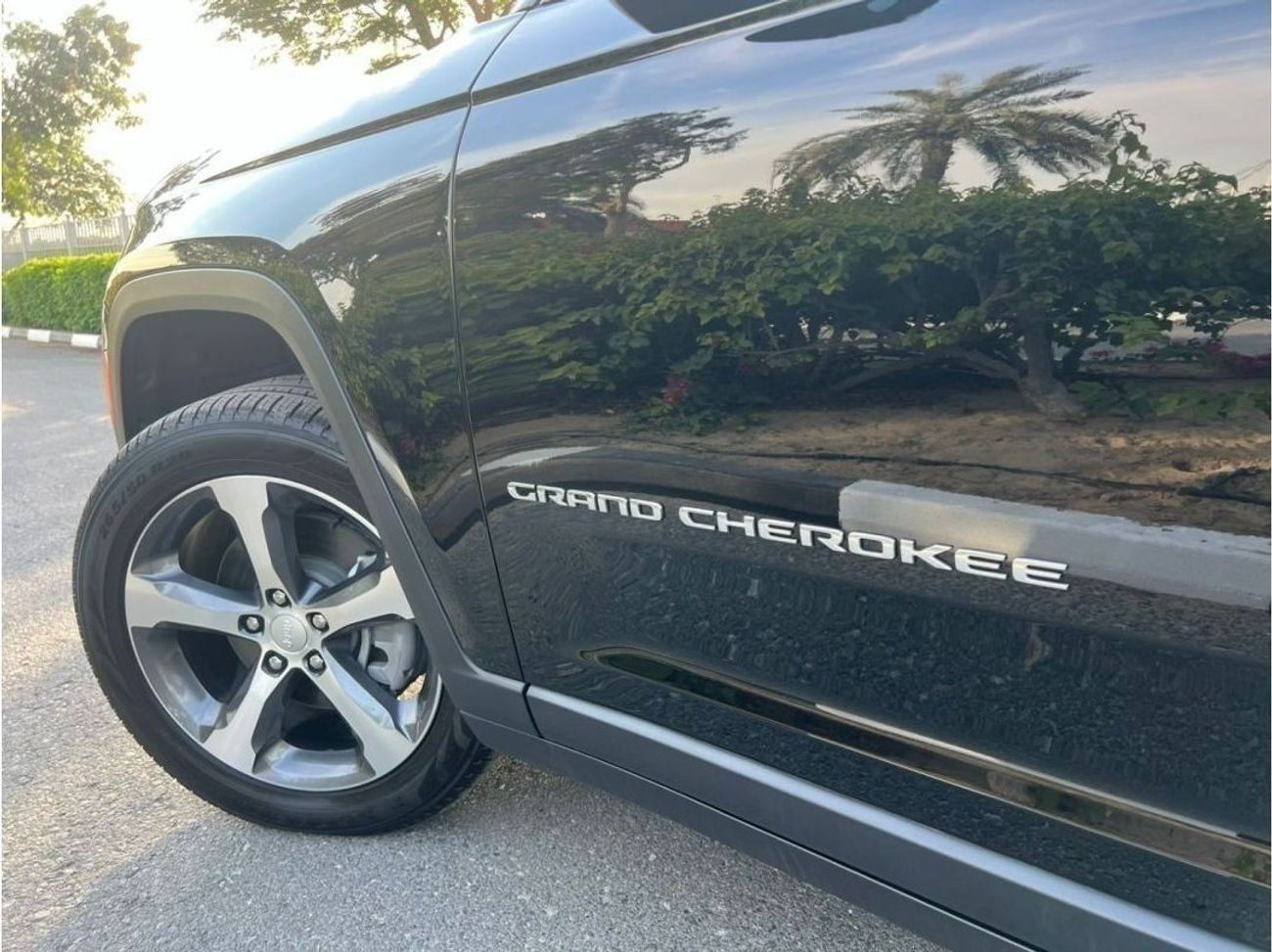 جيب جراند شيروكي Jeep Grand Cherokee  GCC Specs 2024 0 KM EXPORT ONLY.