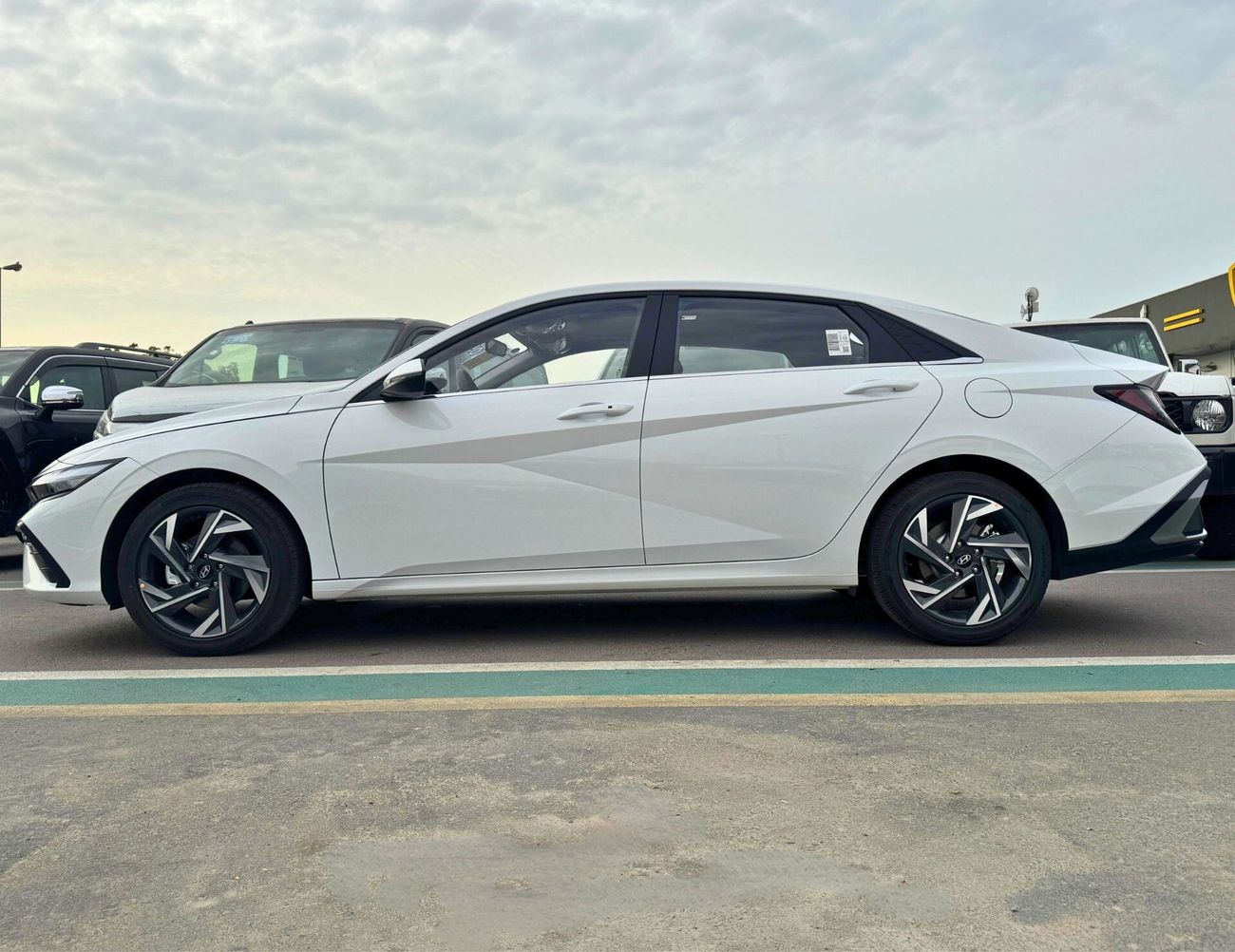 هيونداي إلانترا ELITE | 1.5L PETROL | SUNROOF WITH LEATHER | CHINESE SPCES (CODE# ELITE)