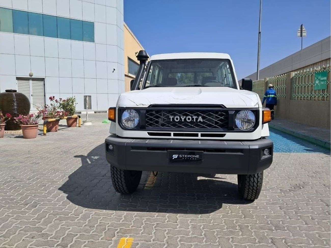 تويوتا لاند كروزر 70 LC78 4.0L STD E1 AT 2025 YM