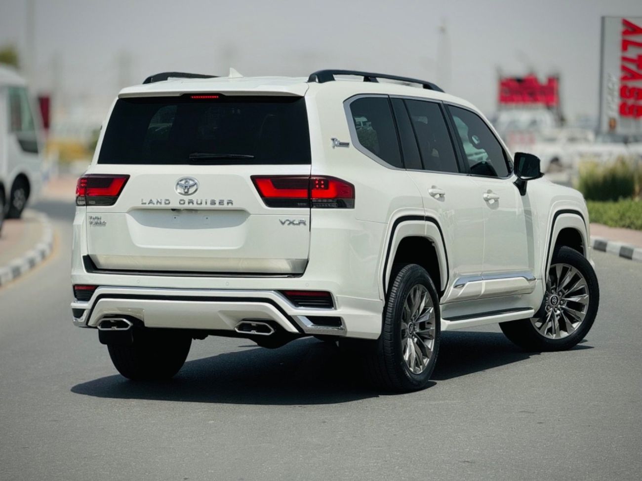 تويوتا لاند كروزر TOYOTA LAND CRUISER VXR TWIN-TURBO RIGHT HAND DRIVE DIESEL