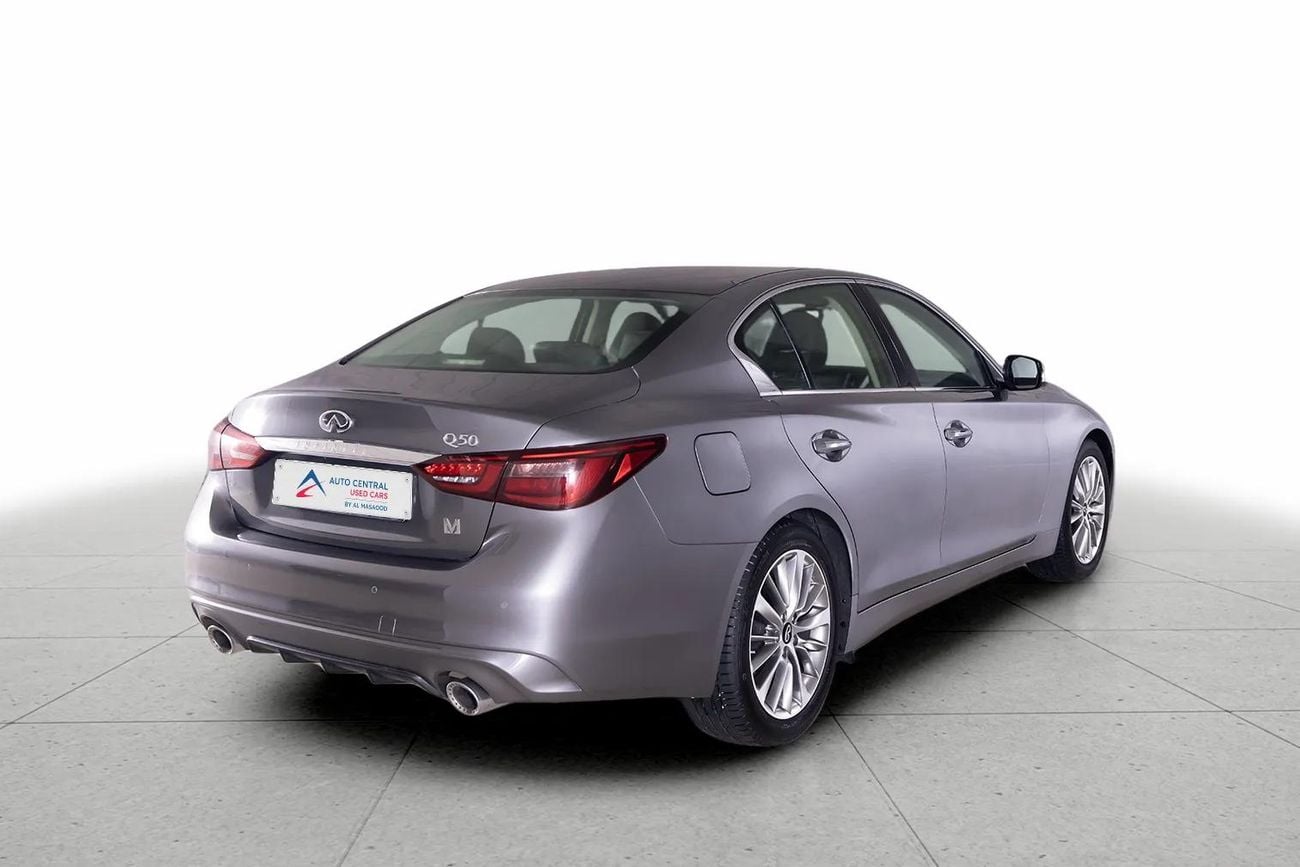 Infiniti Q50 Luxe 2.0L LUXE 3.0