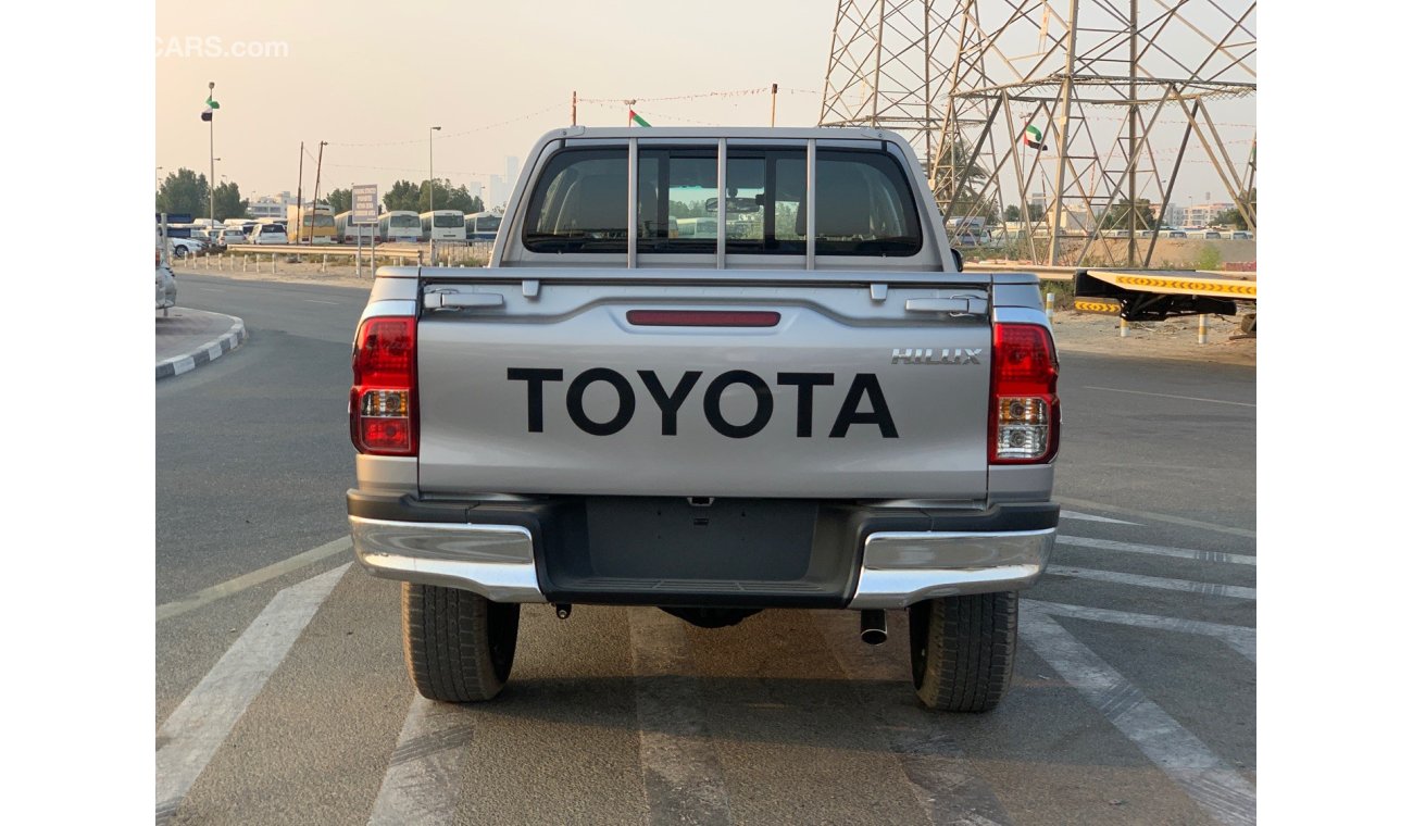 Toyota Hilux 2.4 A/T MODEL 2022 GCC ( WIRELESS CHARGER / MOLDENING )