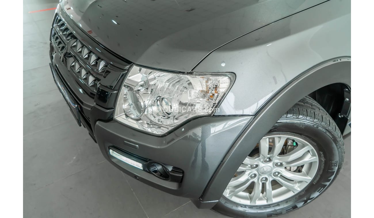 ميتسوبيشي باجيرو 2015 Mitsubishi Pajero 3.8L V6 GLS Black Pack / Full-Service History