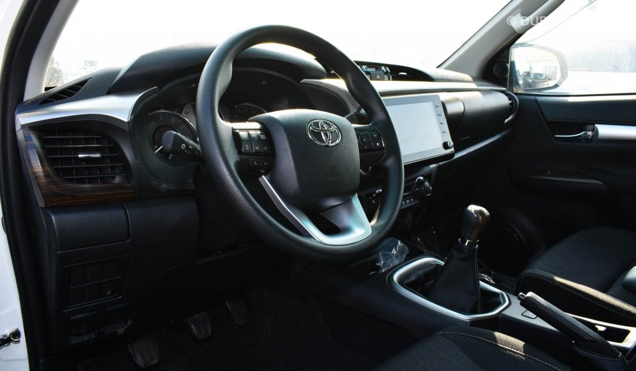 Toyota Hilux SR5 2.7 Petrol M/T 4WD