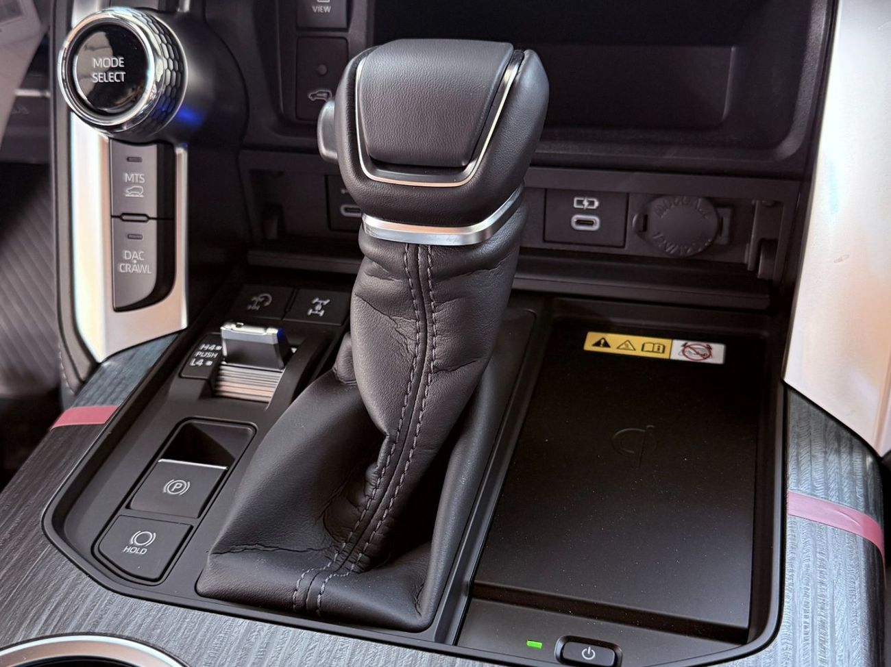 Toyota Land Cruiser 2026 TOYOTA LAND CRUISER 300 VXR 3.5 HYBRID HEV **EXPORT ONLY**التصدير فقط خارج الخليج***