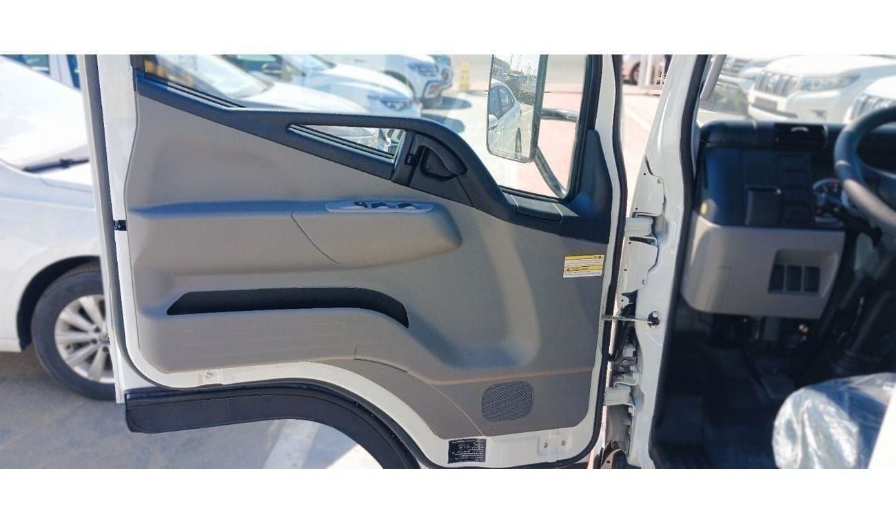 ميتسوبيشي فوسو كانتير Mitsubishi Canter Cargo Body 4.2L Diesel MT 2024YM