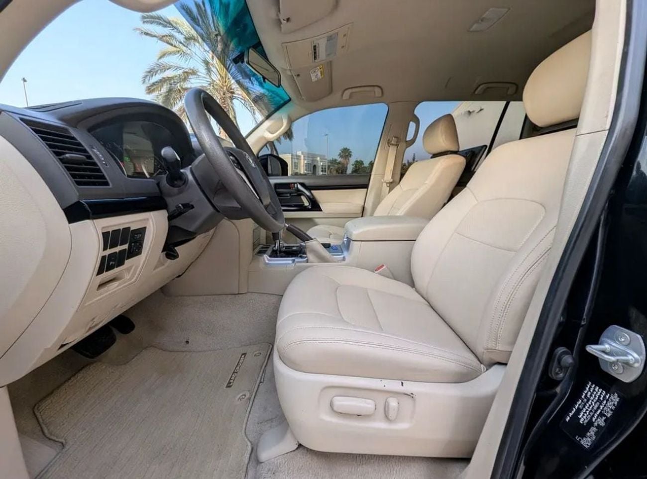 تويوتا لاند كروزر Toyota landcruise 2020Model Facelifted 2025 GXR 4.0L V6 petrol Engine Colour Black push start Transm