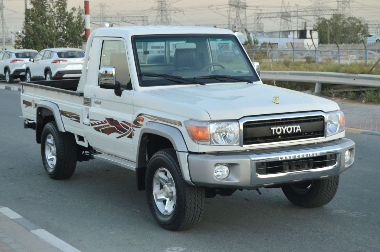 Toyota Land Cruiser Pick Up single Cabin