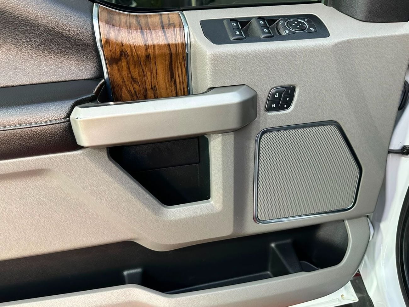 Ford F-150 LARIAT