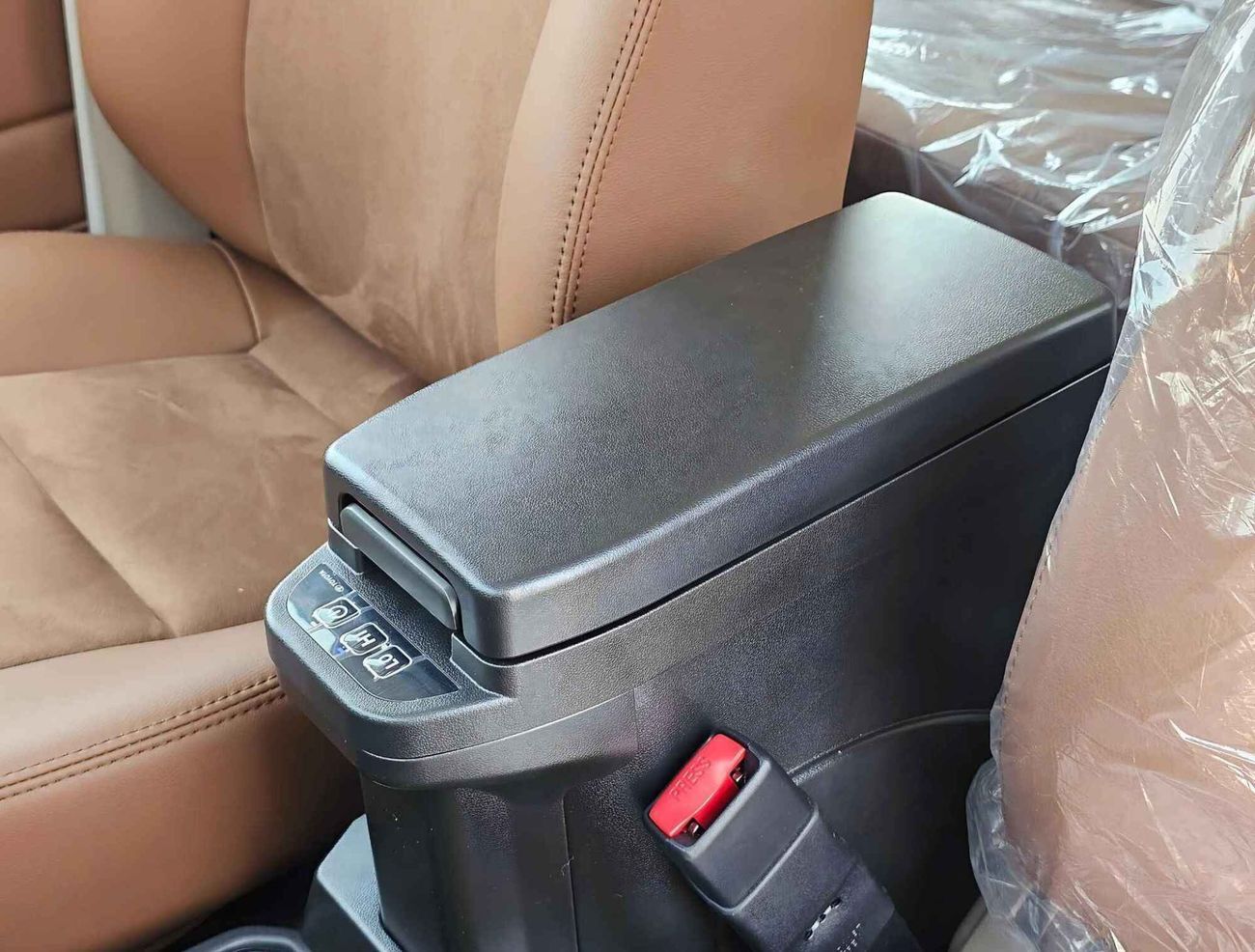 تويوتا لاند كروزر 70 /4.0L PETROL A/T / TOP VARIANT / DIFF LOCK / REFRIGETOR / FULL OPTION / CODE#68081