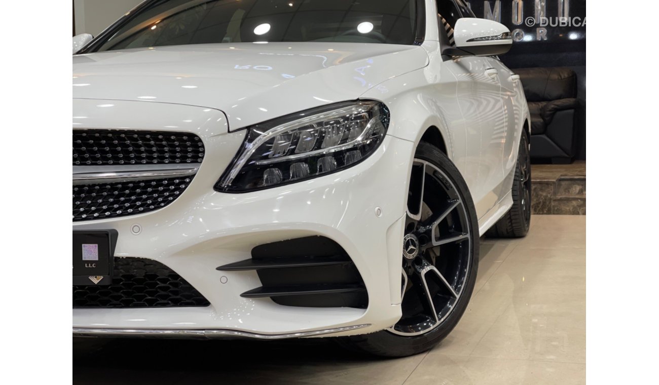 Mercedes-Benz C200 AMG Pack Mercedes-Benz C200 AMG kit GCC 2019 under warranty from the agency under a service contract