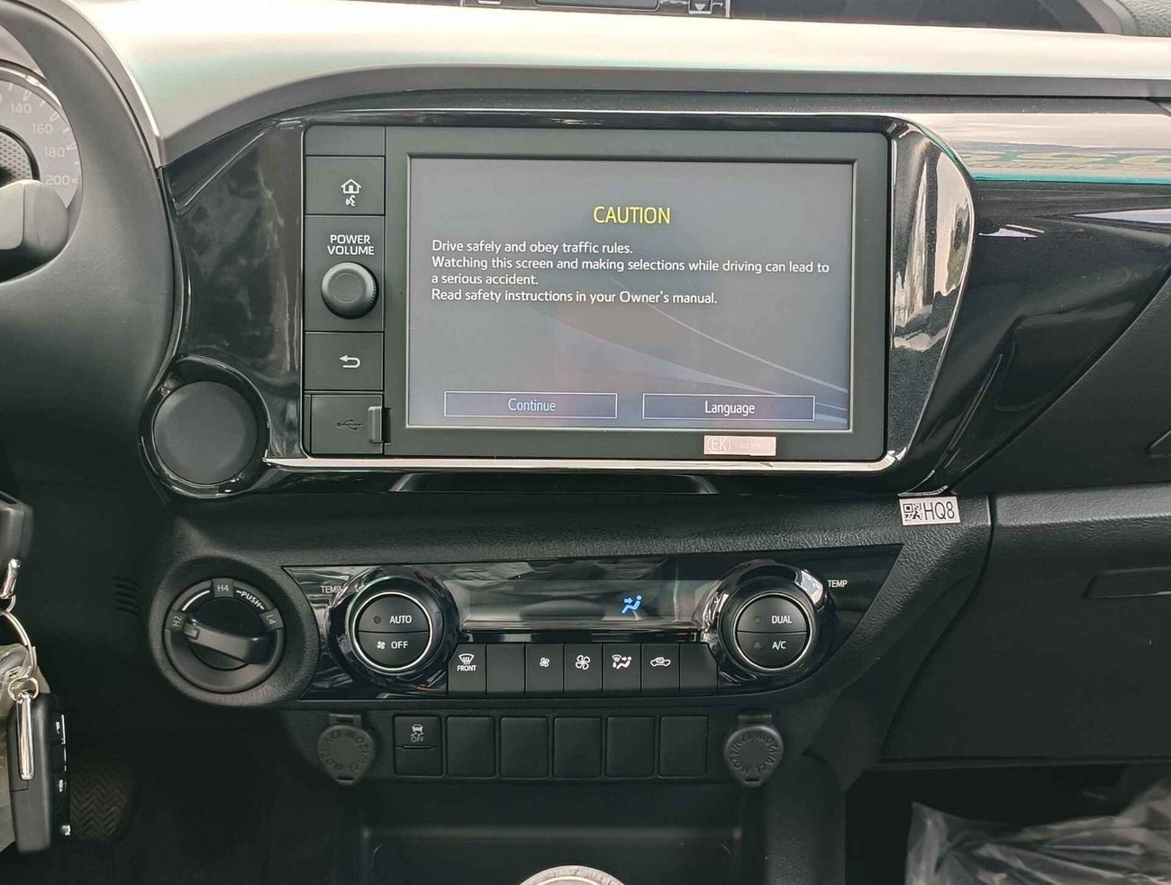 Toyota Hilux Wide Body, 2.4L Diesel, 4X4, M/T, Power lock / Windows / SPECIAL PROMOTION (CODE # HDDWMM2)