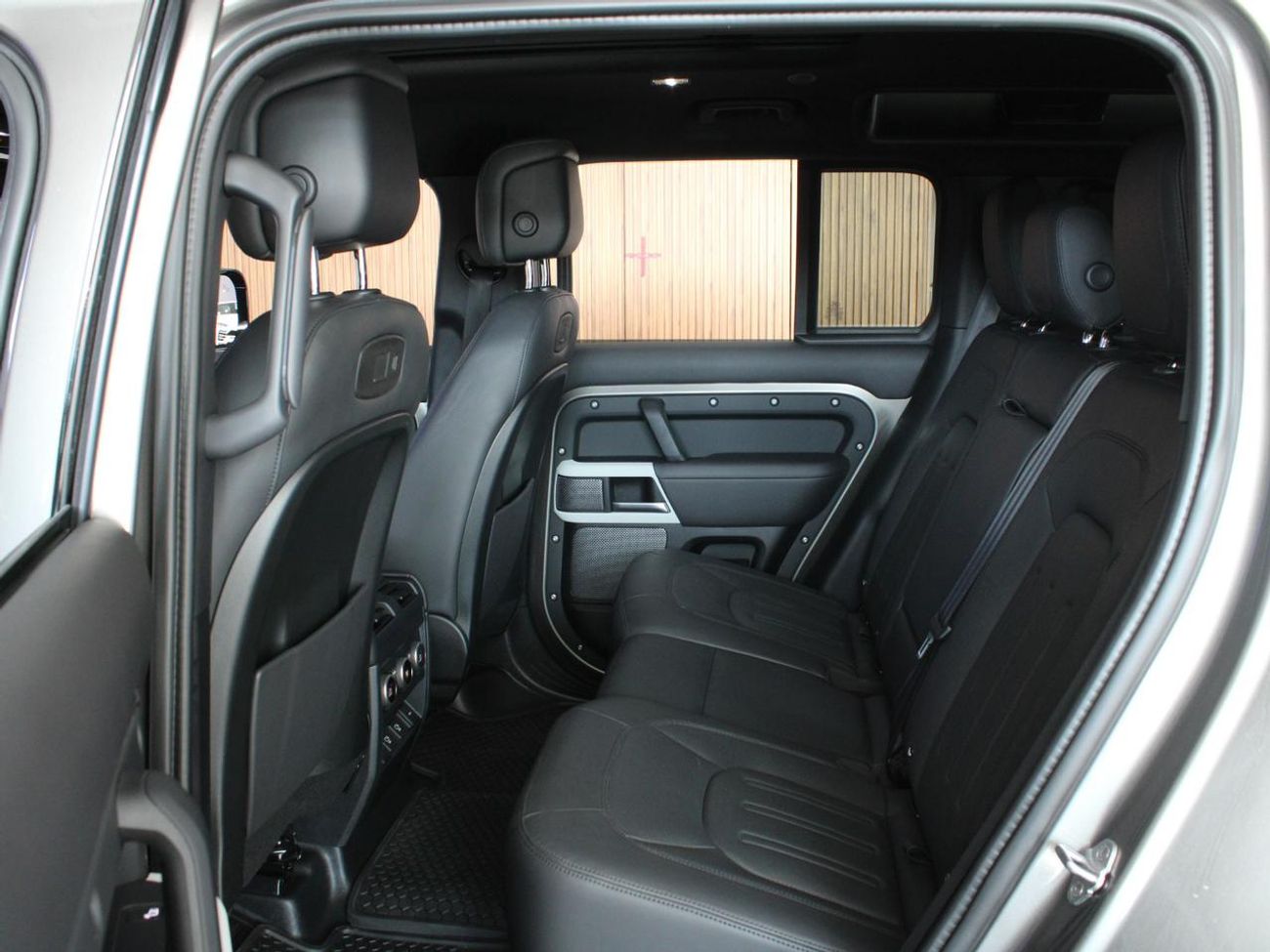 Land Rover Defender P400