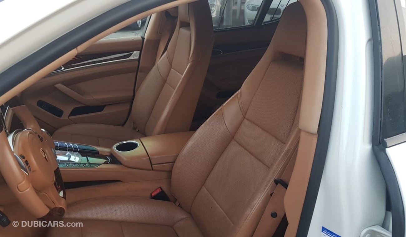 بورش باناميرا موديل 2011 خليجي حاله ممتازه من الداخل والخارج فل مواصفات كراسي جلد ومثبت سرعه وتحكم كهربي كامل ونظا