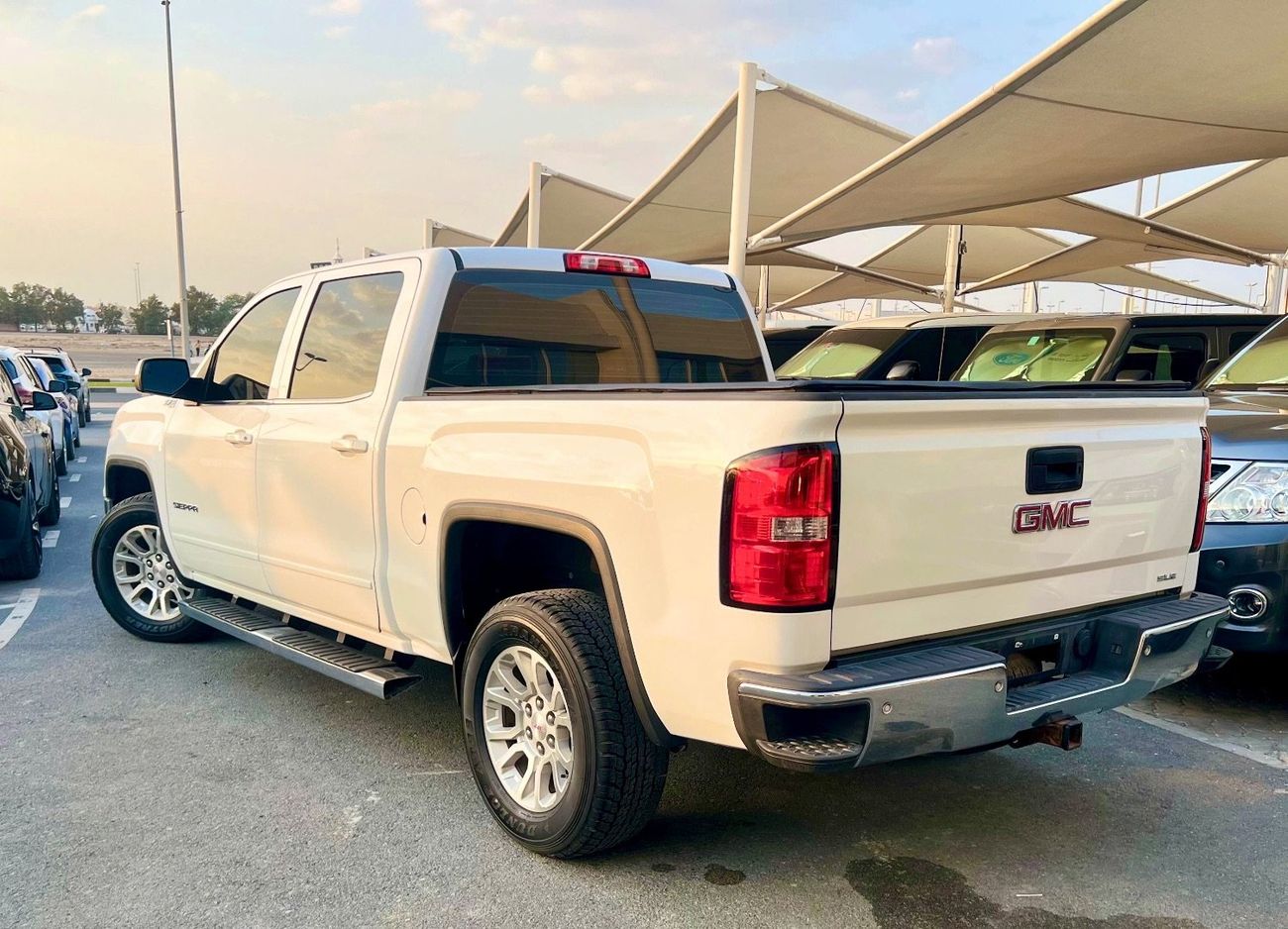 جي أم سي سييرا 1500 SLE 5.3L Double Cab Utility 4WD