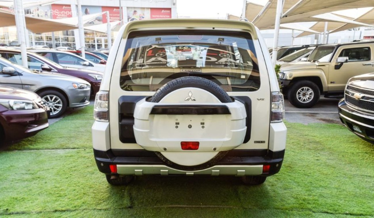 Mitsubishi Pajero Mitsubishi Bajero Model 2007 GCC  White coulour  very good condition1