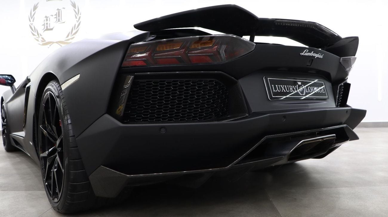 لامبورغيني أفينتادور ROADSTER