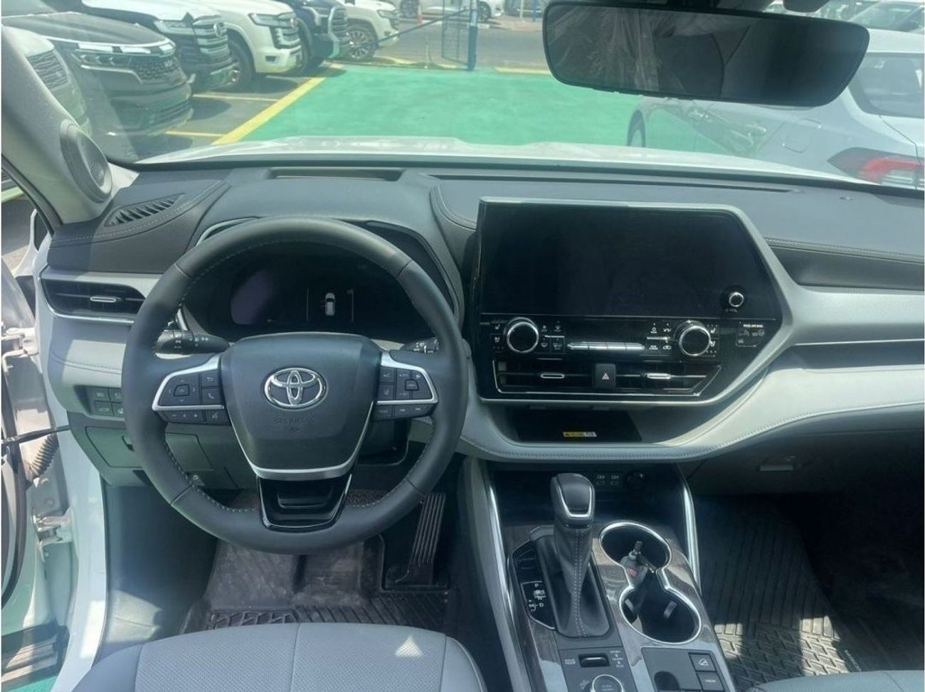 تويوتا هايلاندر 2024 TOYOTA HIGHLANDER PLATINUM 2.5L petrol AUTOAMTIC SUNROOF AWD ZERO KM