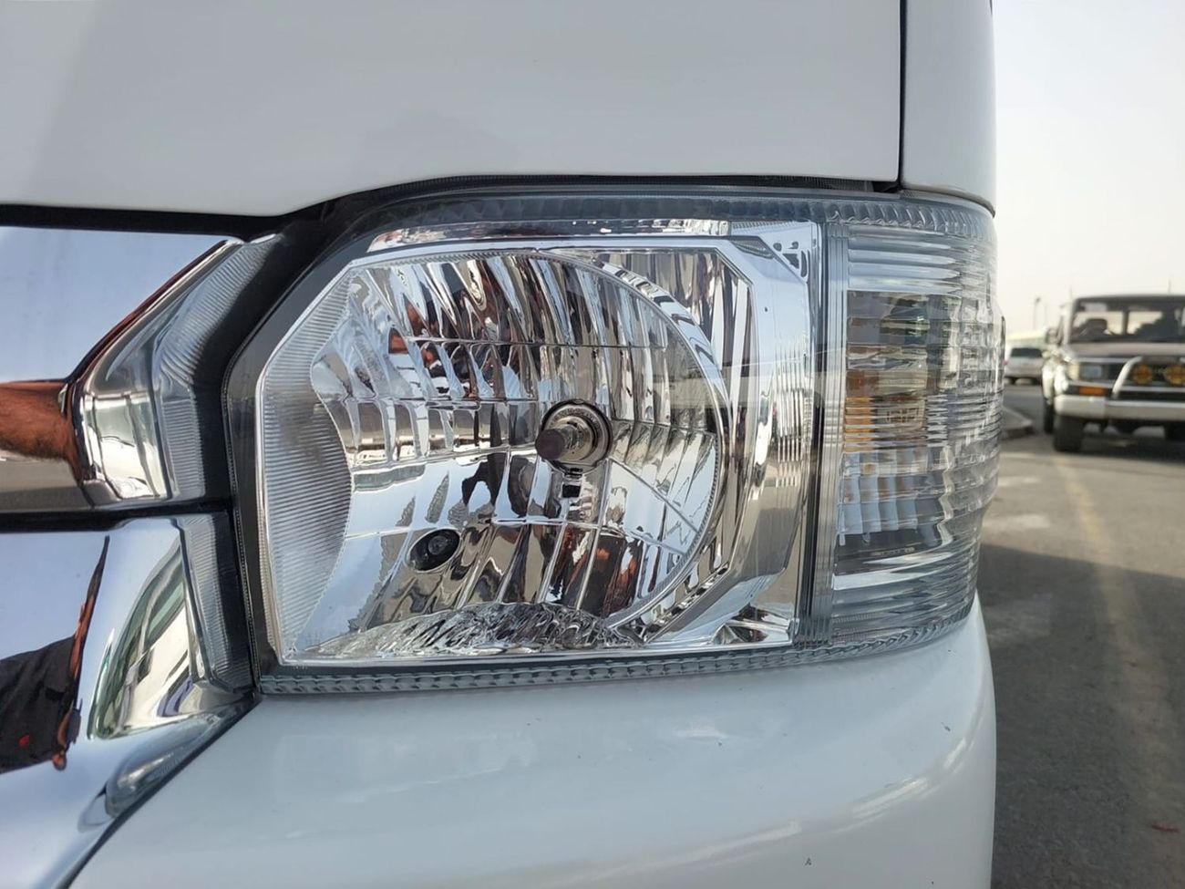 تويوتا هاياس TOYOTA HIACE COMMUTER VAN RHD 2017 MODEL 2.7 L PETROL AUTOMATIC(PM83742)