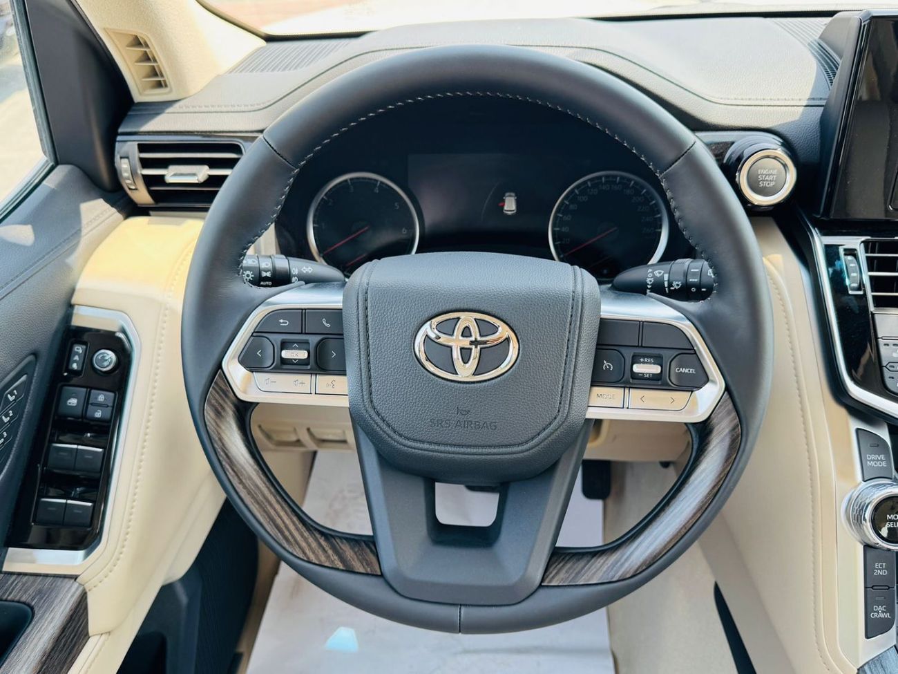 Toyota Land Cruiser TOYOTA LC 300 VX 3.3L DSL MID/O A/T WHITE 2024