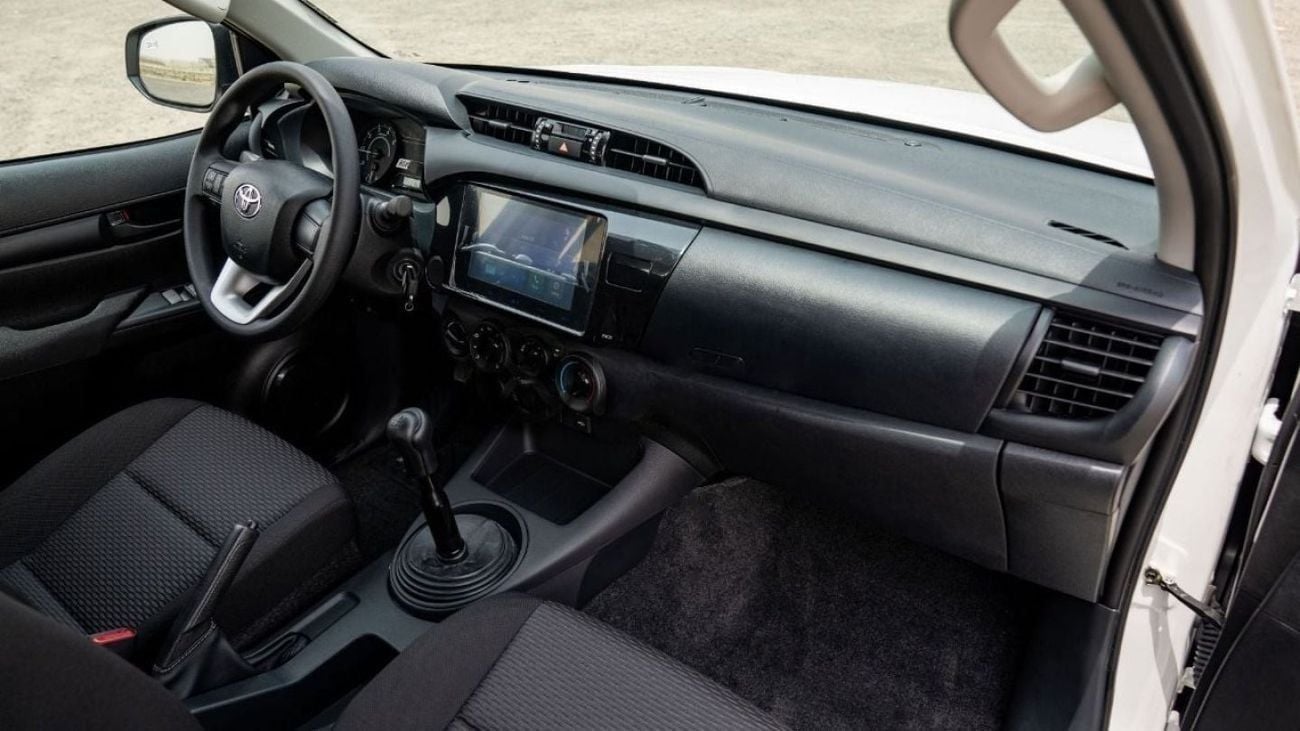 Toyota Hilux GL HILUX 2.4L MT P.WINDO DEFLOCL DIESEL 2024