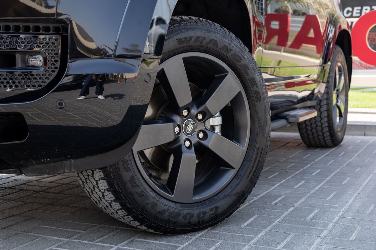 لاند روفر ديفندر P300 90 X-Dynamic SE 2.0L (5 Seater)