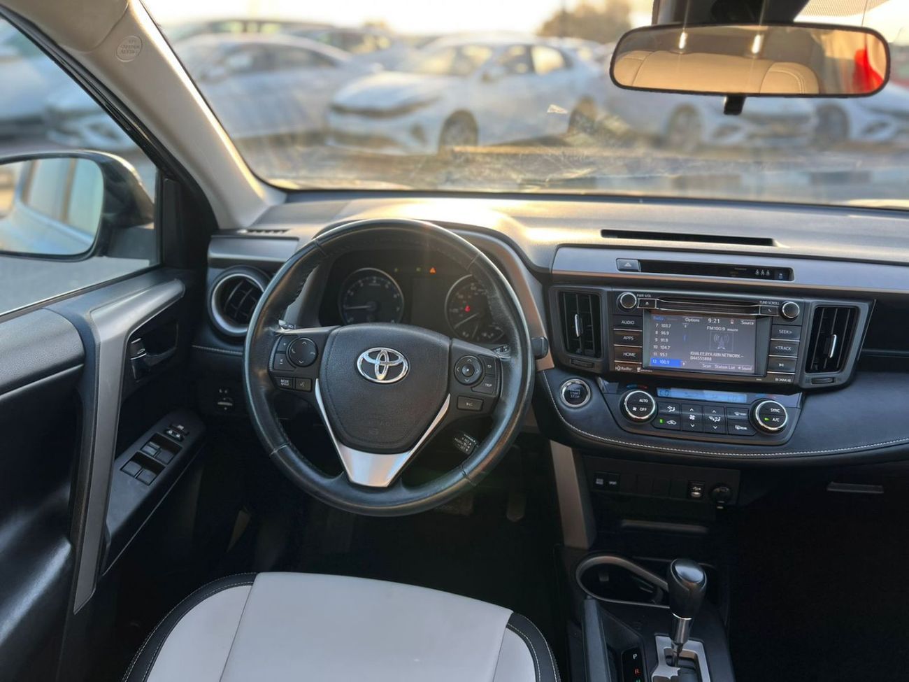 Toyota RAV4 2018 XLE - 2.5L V4-RearCam-AWD 4x4 - Push Start - Leather seat Sunroof