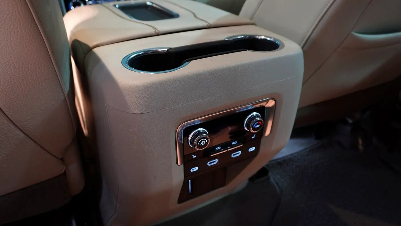 جي أم سي يوكون Denali 6.2L Denali | GCC | 7seaters