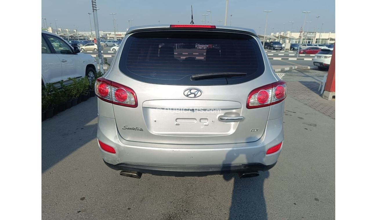 Hyundai Santa Fe Hyundai Santafe 2011 diesel.The car is very good, in perfect condition, looks clean from the inside