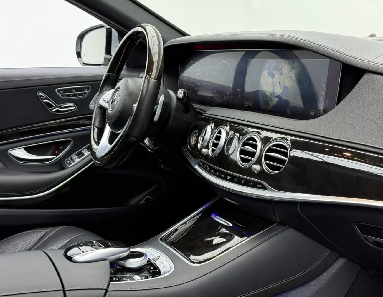 Mercedes-Benz S 560 Std 4.0L (469 HP)