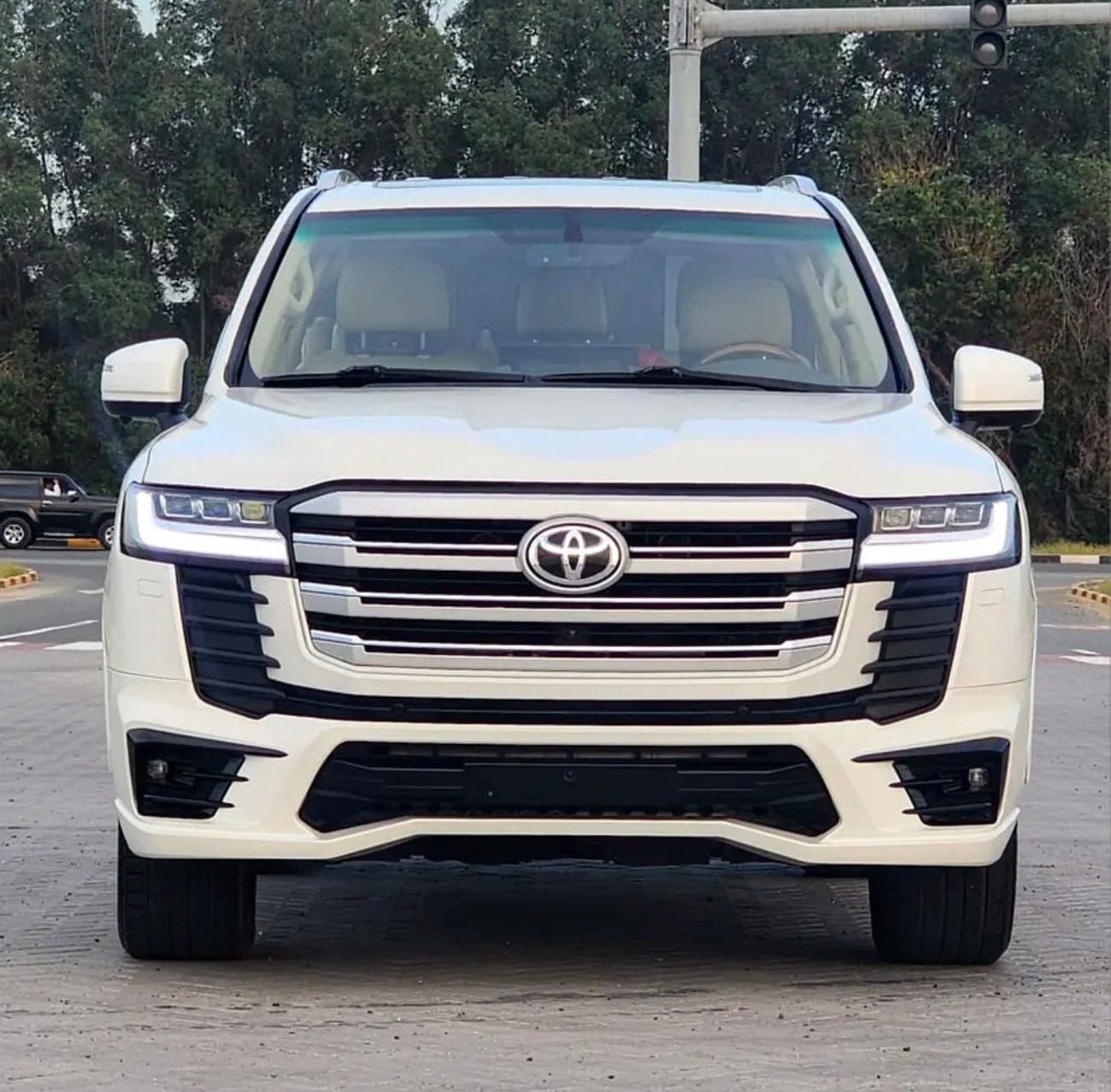 Toyota Land Cruiser GXR 2018 MODEL FACELIFT TO 2024 SHAPE EXTERIOR AND INTERIOR BOTH FULL OPTION