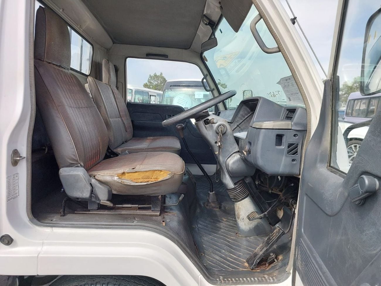 ميتسوبيشي فوسو كانتير (RAMADAN OFFER) MITSUBISHI CANTER TRUCK RHD 1988 MODEL 3.6 L DIESEL MANUAL(PM23190)