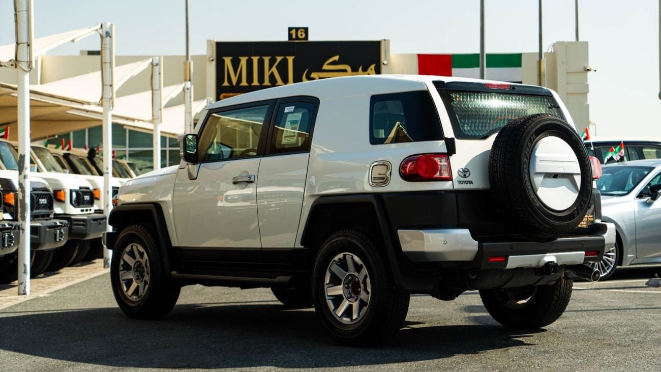 تويوتا إف جي كروزر 4.0 L | V6 | 2023