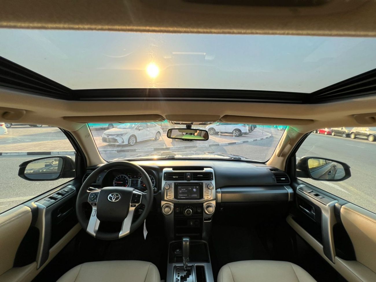 تويوتا Runner4 2015 Toyota 4Runner SR5 Premium - Rear CAM & Leather Seat - Sunroof - 7 Seater - V6 4.0L -