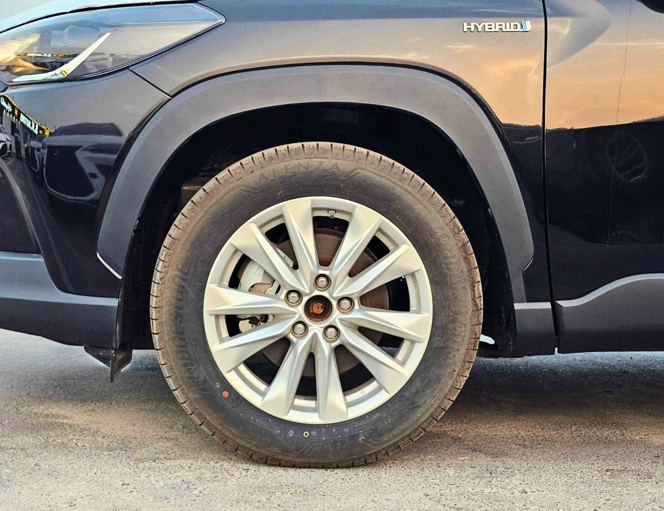 Toyota Corolla Cross HYBRID /1.8L PETROL A/T / FULL OPTION / SUNROOF, LEATHER/ 17" ALLOY WHEELS/CODE#XLE