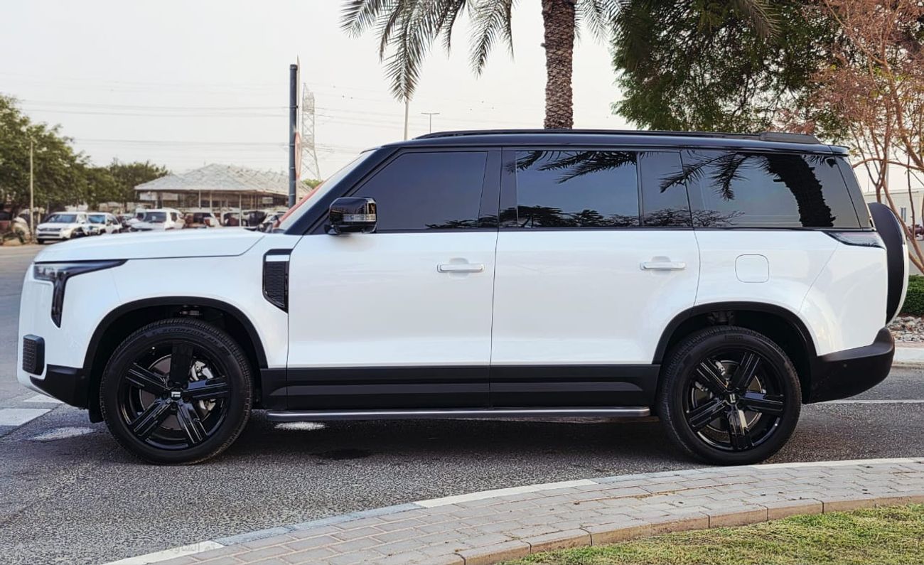 ROX 01 ROX 01 VIP GCC UNDER WARRANTY WITH SERVICE CONTRACT 1.5T 1500CC 18000 KELOMETER 6 SEATS HYBRID