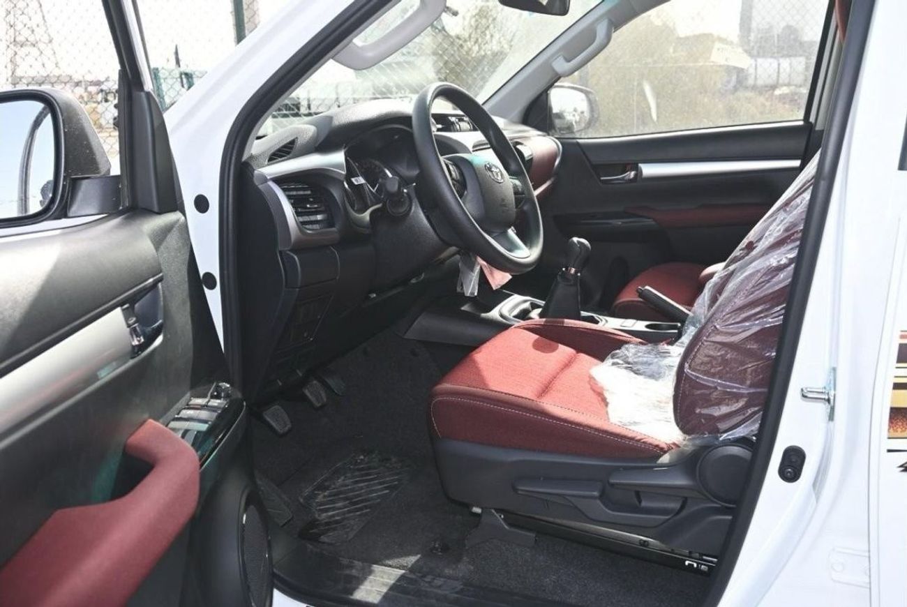تويوتا هيلوكس TOYOTA HILUX 2.7L PETORL AMNUAL TRANSMISSION