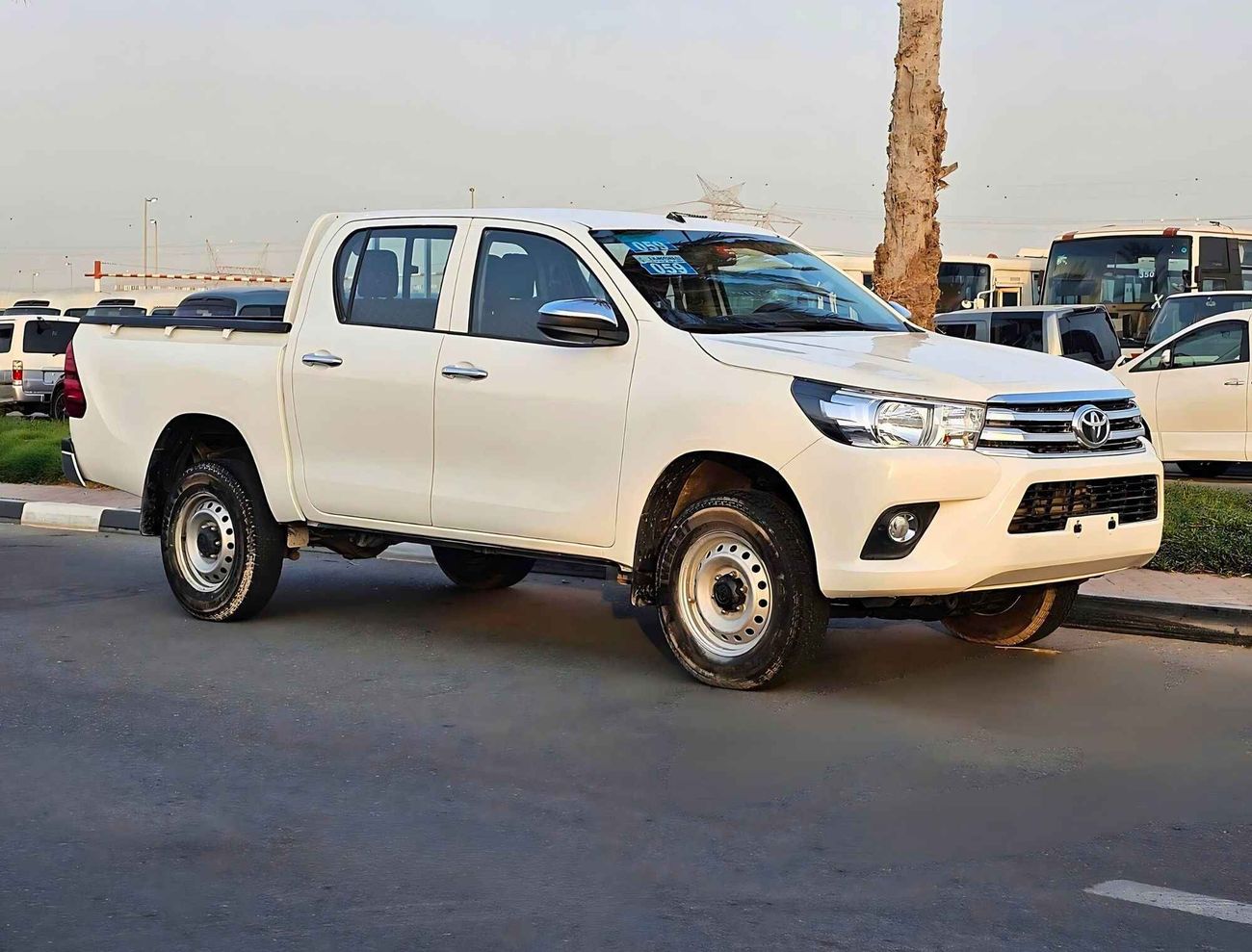 Toyota Hilux AUTOMATIC/ PATROL  4X4/ 2.7L D-CABIN/ GCC / LOT#201375