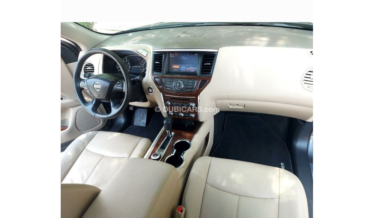 Nissan Pathfinder SV