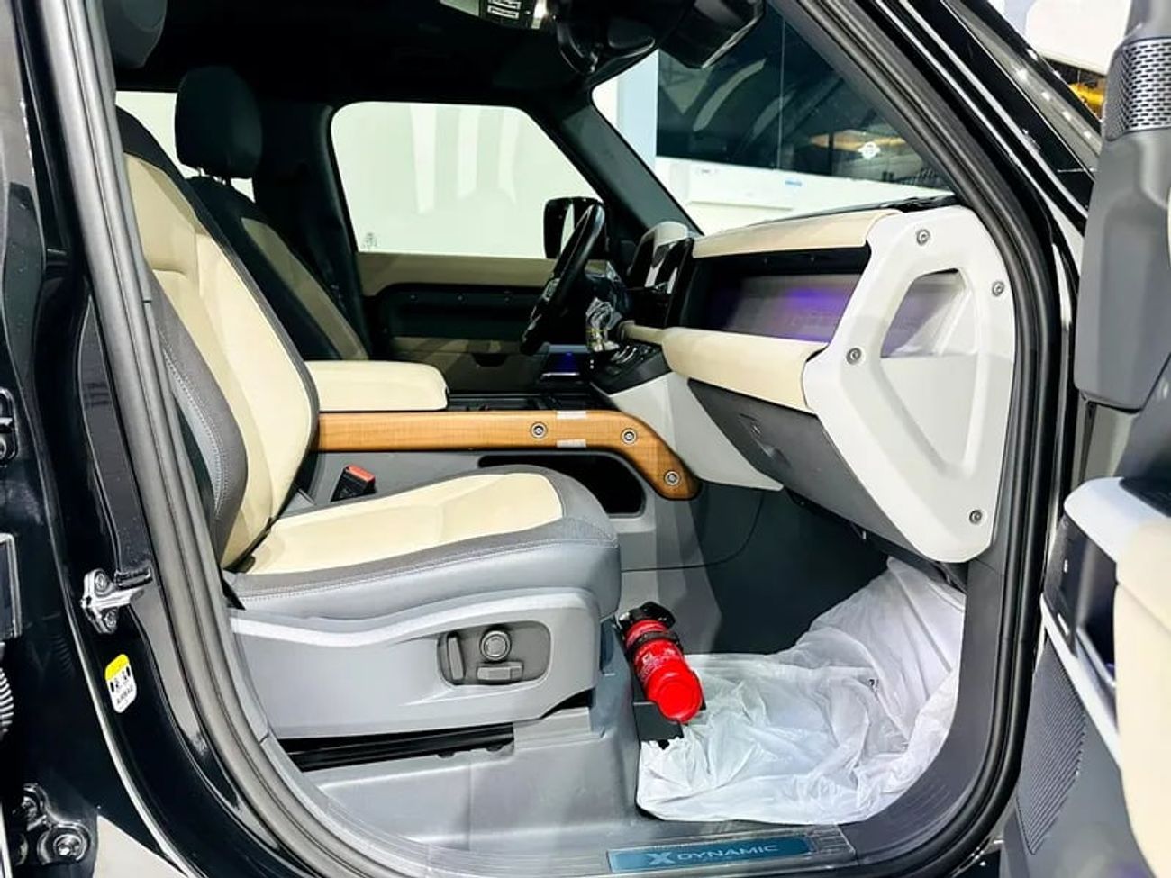 Land Rover Defender X DYNAMIC GCC SPECS UNDER AGENCY WARRANTY TILL ORIGINAL PAINT