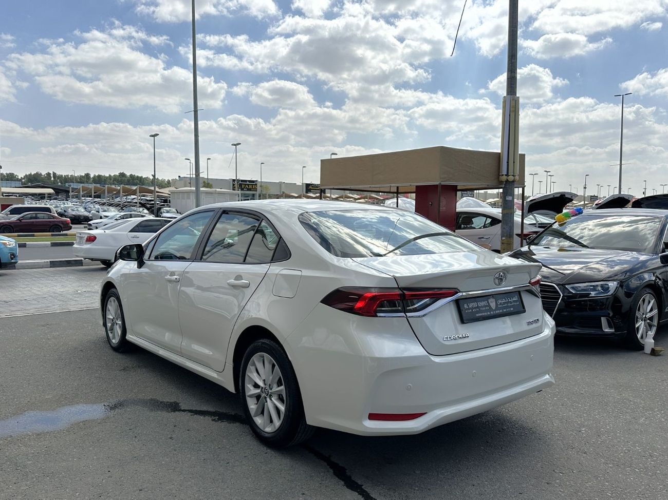 تويوتا كورولا XLI خالية من الحوادث - خليجي - بحالة ممتازة *- مكينة 2000 سي سي -