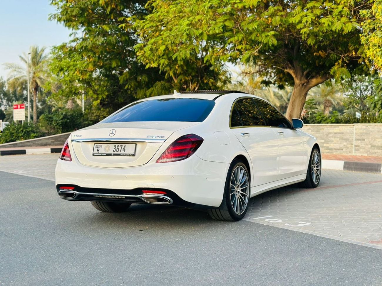 مرسيدس بنز S 560 Std 4.0L (463 HP)