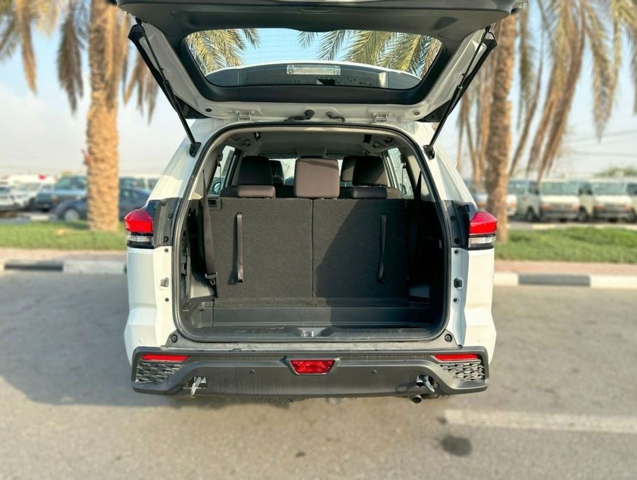 تويوتا إينوفا Toyota Innova 2.0L, FWD Petrol-2.0 L. 2024