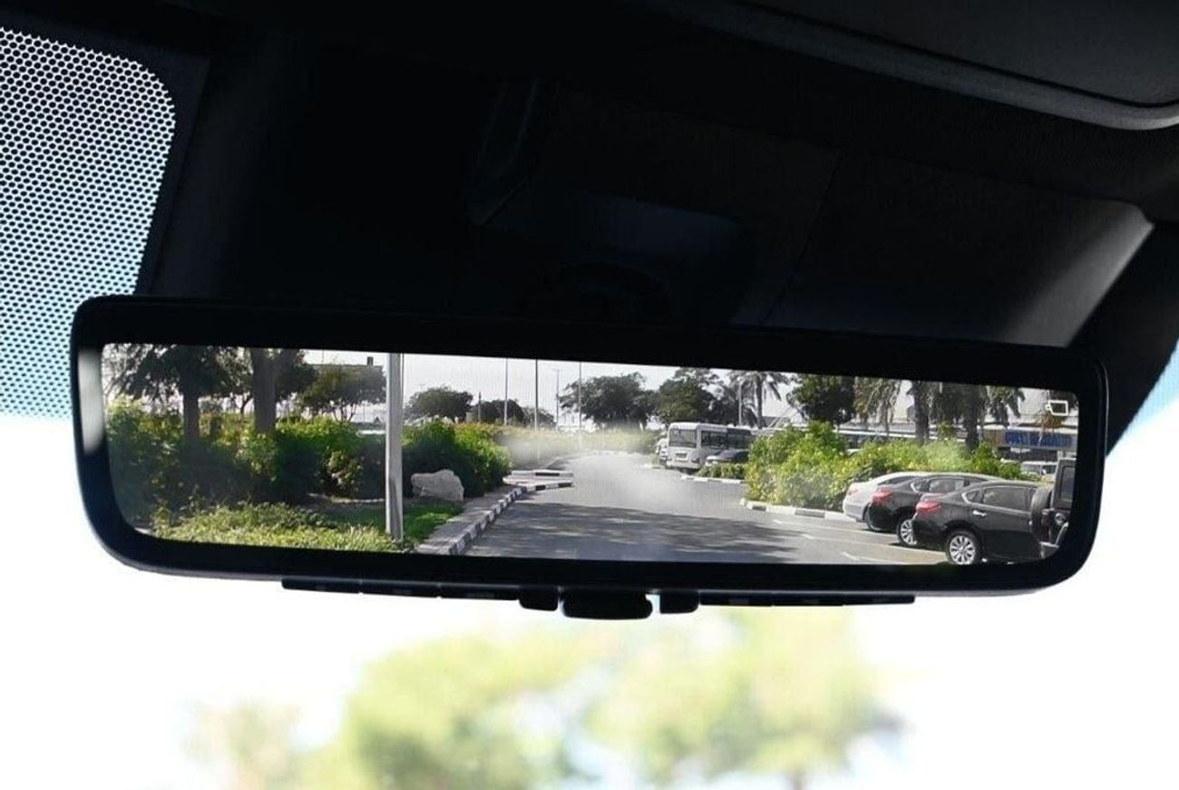 Toyota Sequoia PLATINUM I-FORCE HYBRID V6 3.5L 4WD 7-SEATER AUTOMATIC TRANSMISSION.