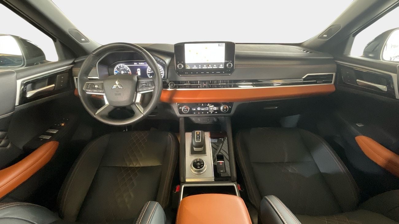 ميتسوبيشي آوتلاندر 2.5 GLX AUTO 4WD 7SEAT PREMIUM LAUNCH ED | شامل الضمان | 0 ﺪﻔﻋﺓ ﺃﻮﻟﻯ