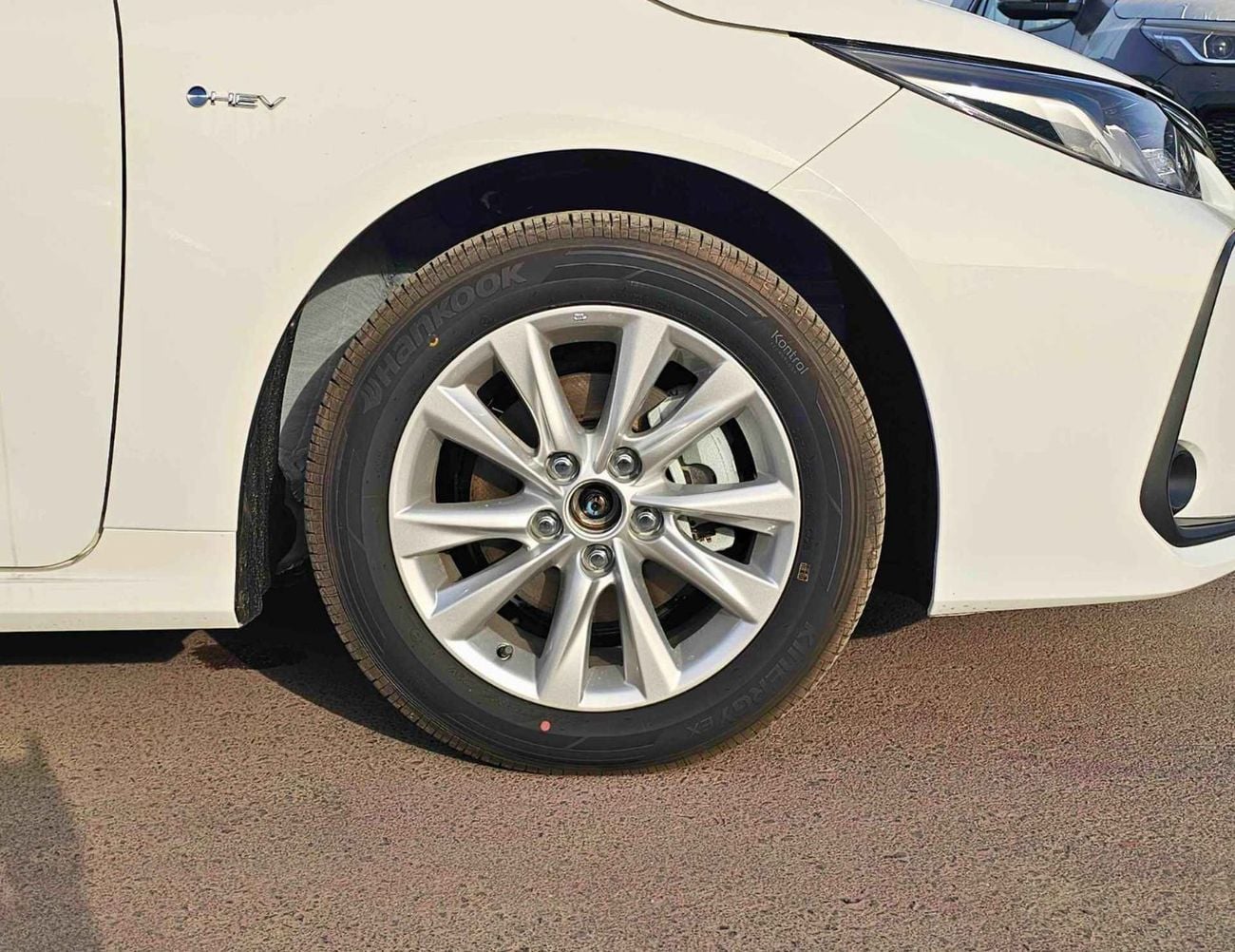 Toyota Corolla ELITE HYBRID / 1.8L V4 PETROL / LEATHER SEATS / PUSH START /DVD+ CAMERA/SUNROOF (CODE#HYBRID ELITE)