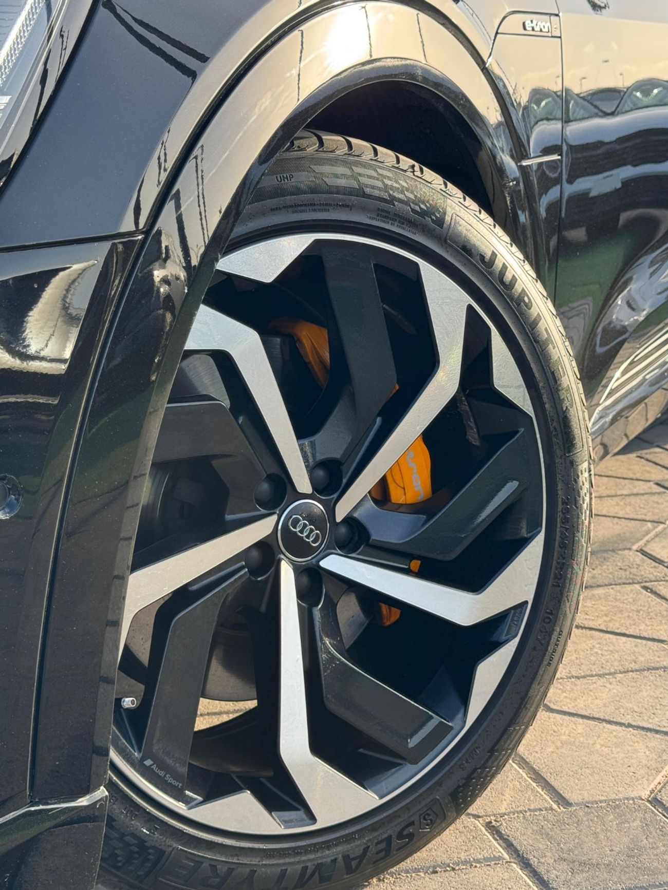 أودي Q8 إي ترون