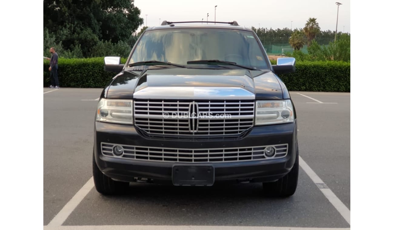 لينكولن نافيجاتور Lincoln Navigator 2010 GCC Perfect Condition - Accident Free