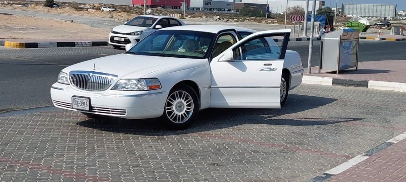 لينكولن تاون كار very clean car